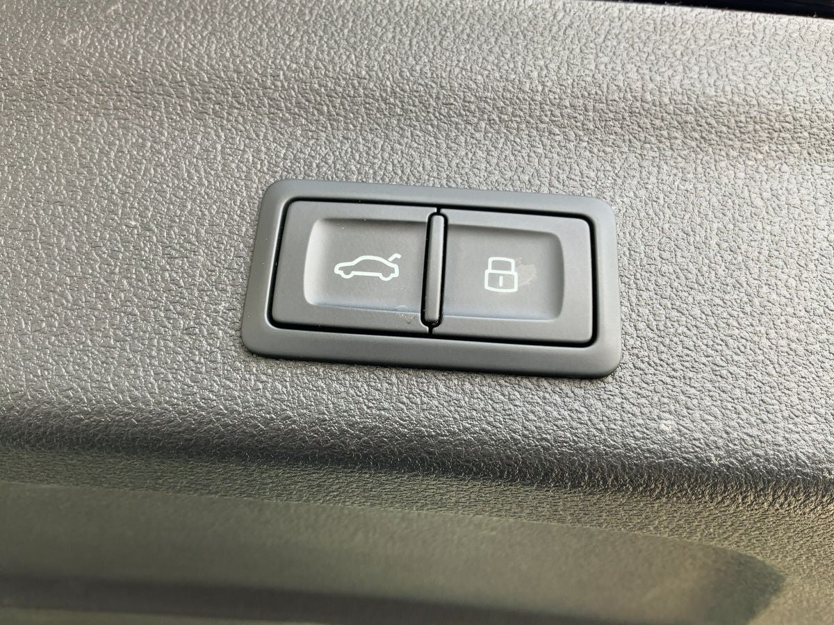 Audi A6 Avant 55 TFSI e QU S-LINE MATRIX+NAVI+HuD+AHK