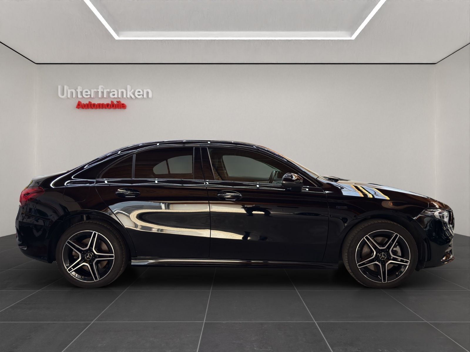 Mercedes-Benz A 250 e AMG LINE - Samsaru's Car Outlet