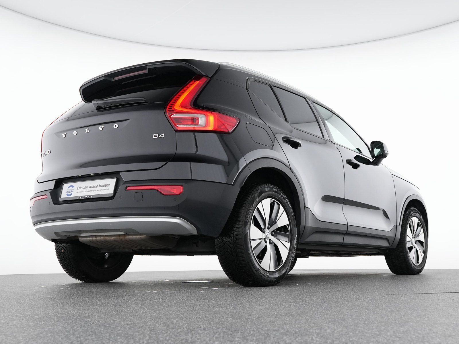 Volvo XC40 B4 Benzin Momentum Pro - Samsaru's Car Outlet