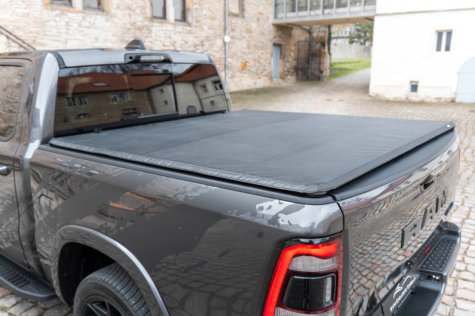 Dodge RAM 5,7L Laramie CC 4X4 360° LED CARPLAY LPG AHK