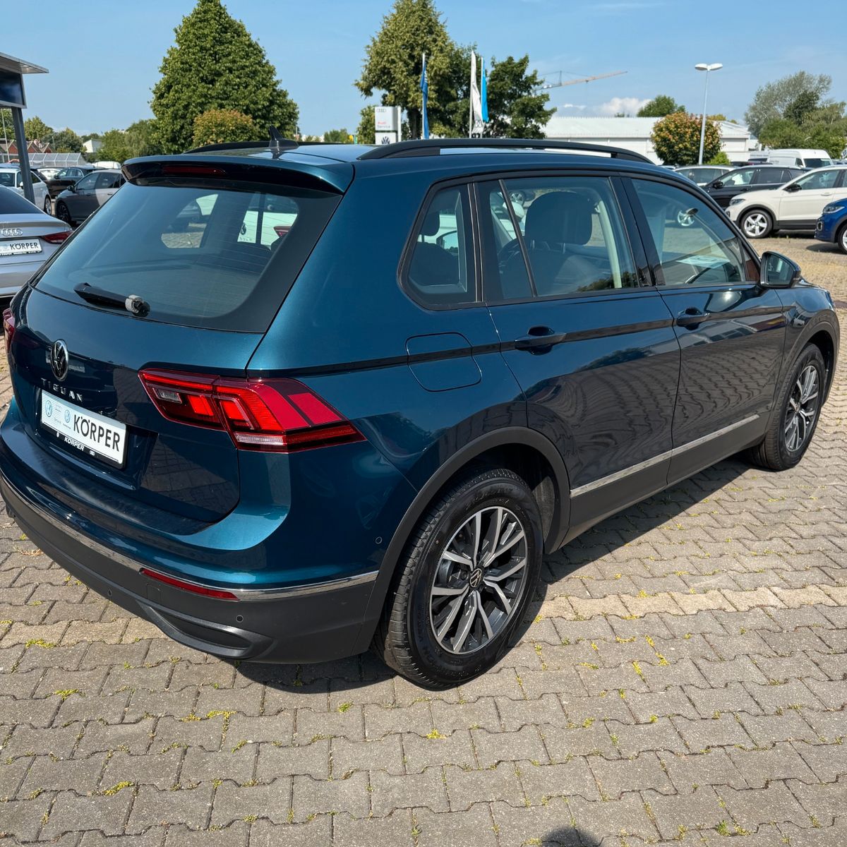 Volkswagen Tiguan Life 2.0 TDI - Samsaru's Car Outlet