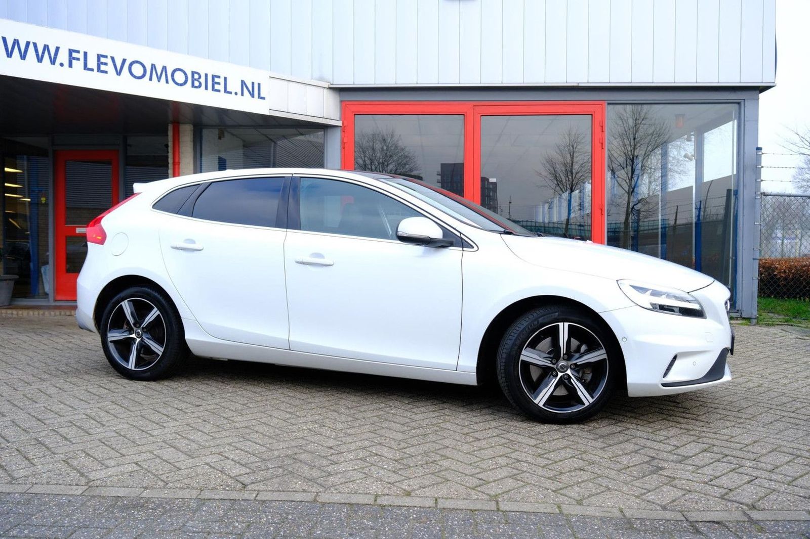 Volvo V40 1.5 T3 Polar+ Sport Aut. Pano|Leder-Alcant|C