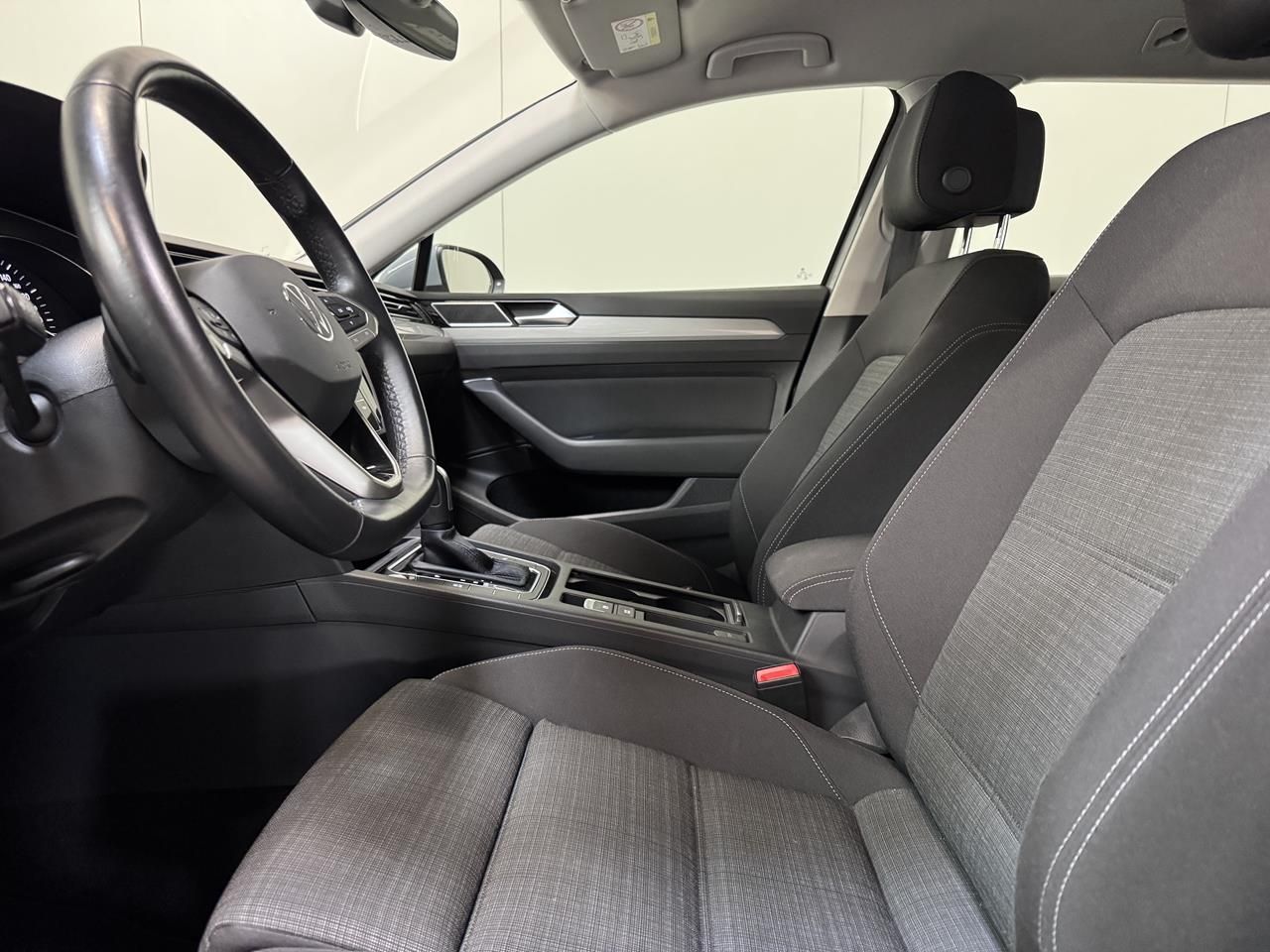 Volkswagen Passat 1.5 Benzine - Samsaru's Car Outlet