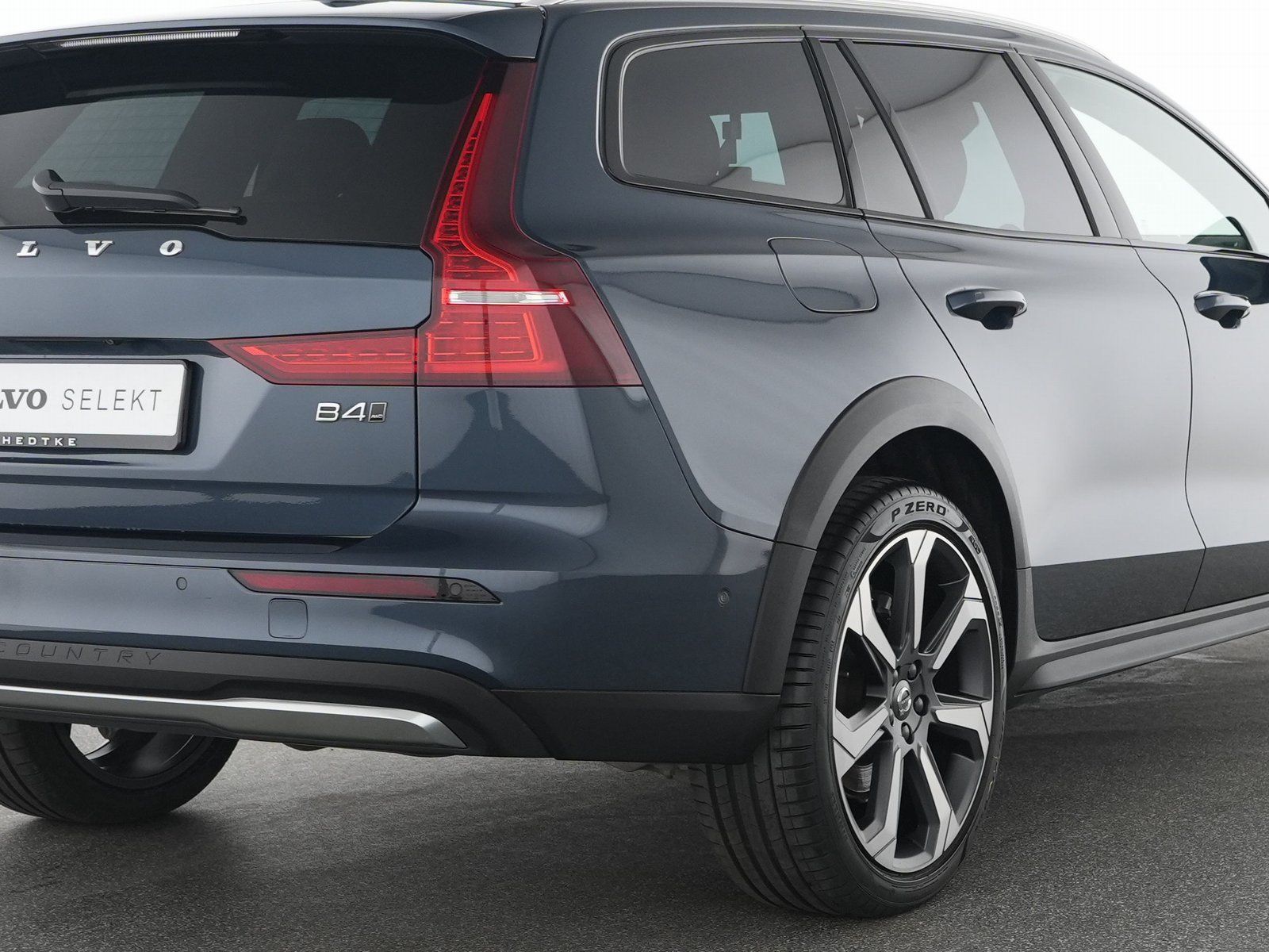 Volvo V60 CC B4 AWD Ultimate SONDERFINANZIERUNG 1,99%*
