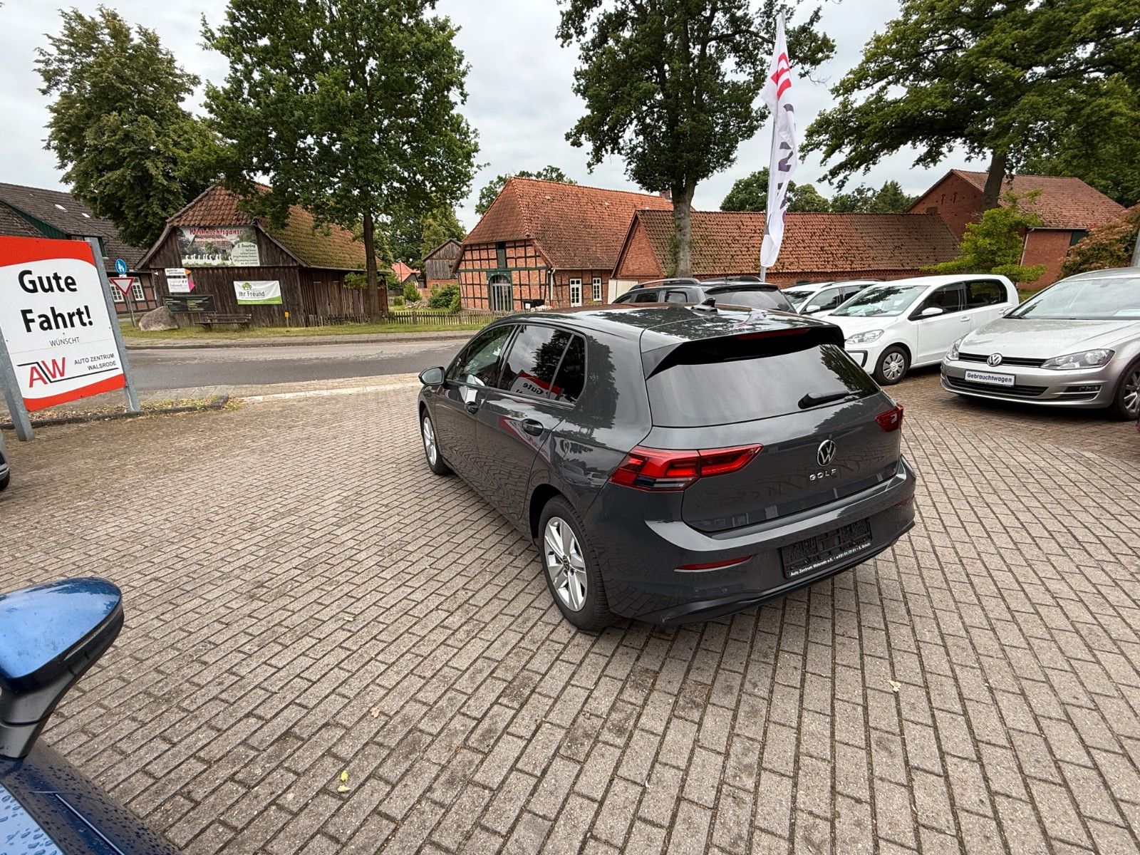 Volkswagen Golf VIII Life - Samsaru's Car Outlet