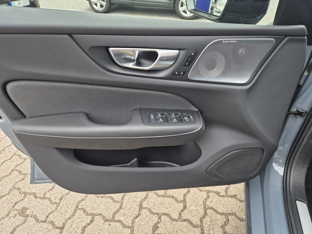 Volvo S60 T8 Ultimate Dark Recharge Plug-In Hybrid AWD