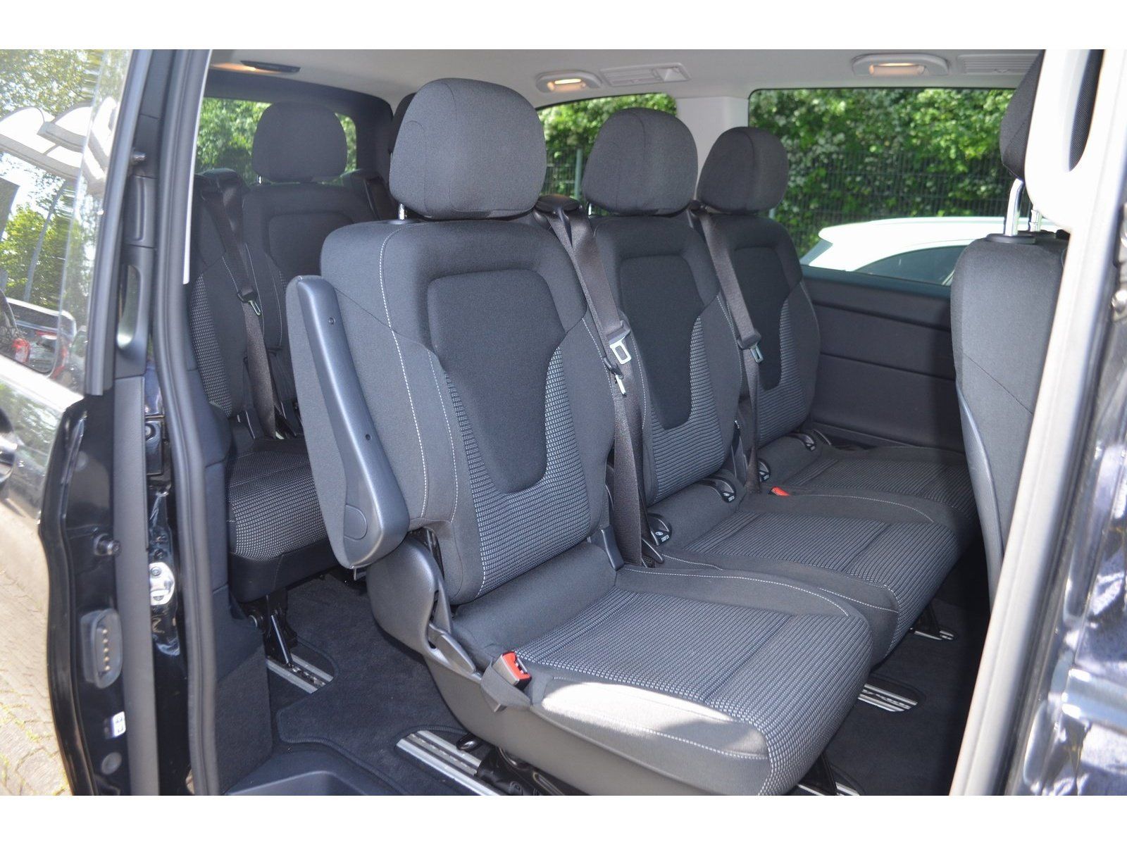 Mercedes-Benz V 220 d 4M EDITION - Samsaru's Car Outlet