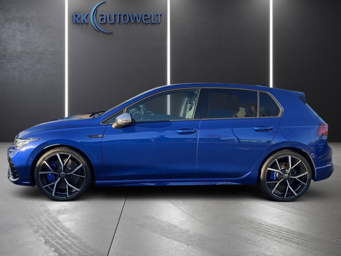 Volkswagen Golf VIII R 2.0 TSI 4Motion - Samsaru's Car Outlet