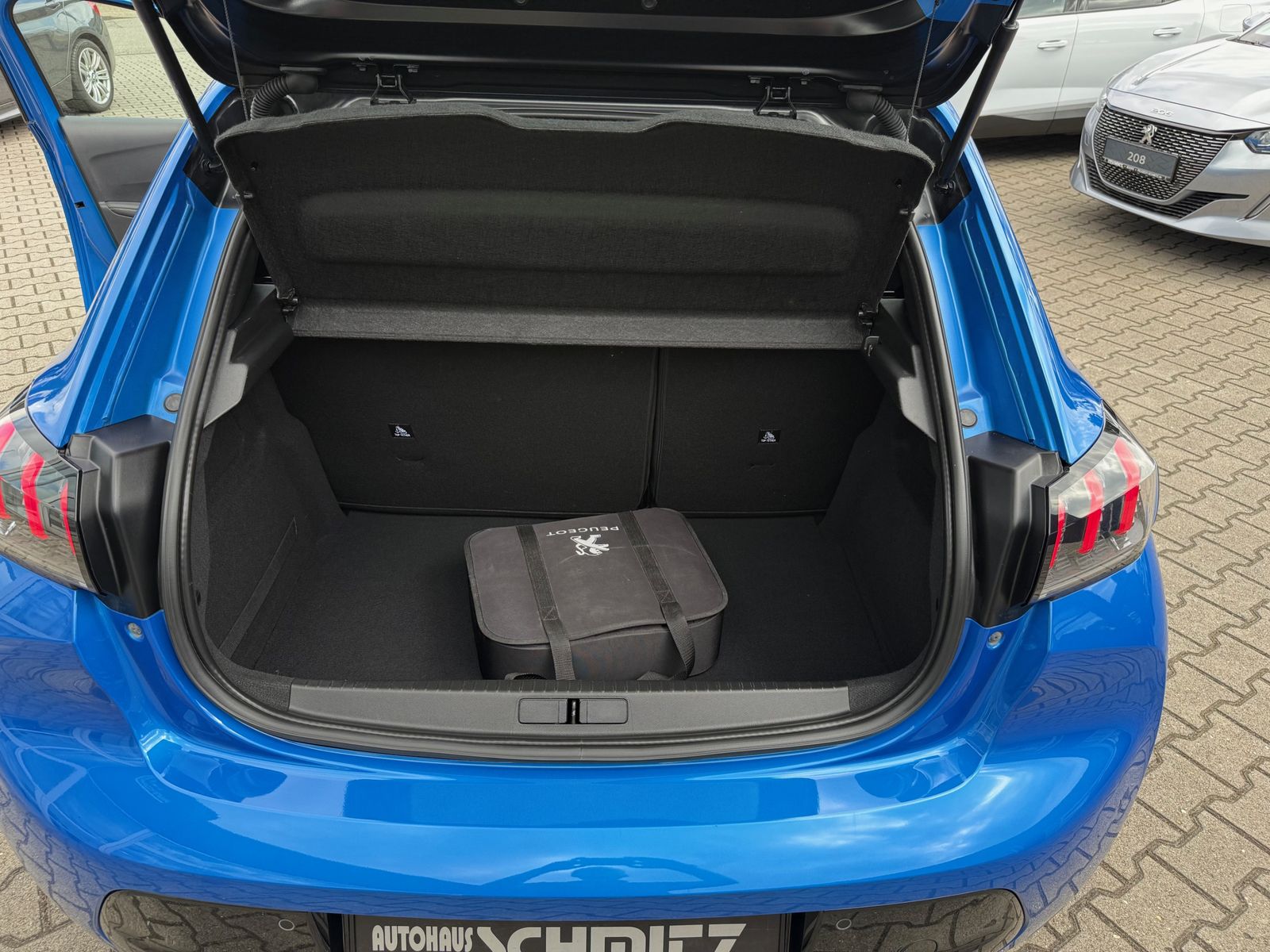 Peugeot 208 e- GT - Samsaru's Car Outlet
