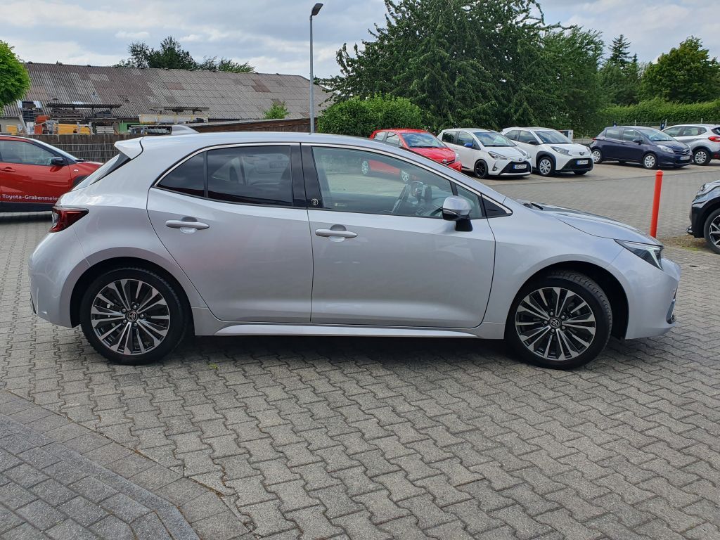 Toyota Corolla 1.8 Hybrid - Samsaru's Car Outlet