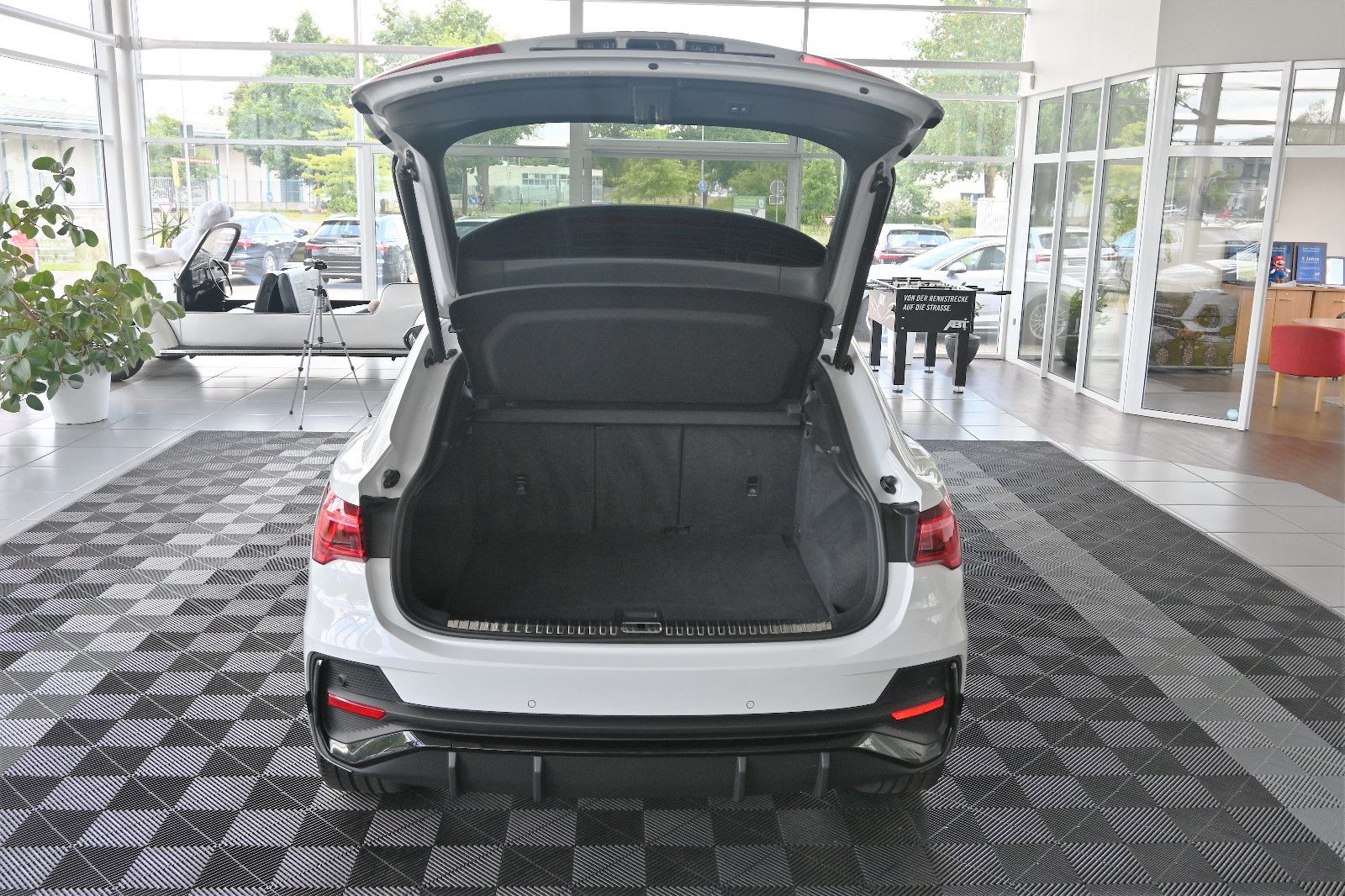 Audi Q3 SB 40 TFSI qu S-Line - Samsaru's Car Outlet