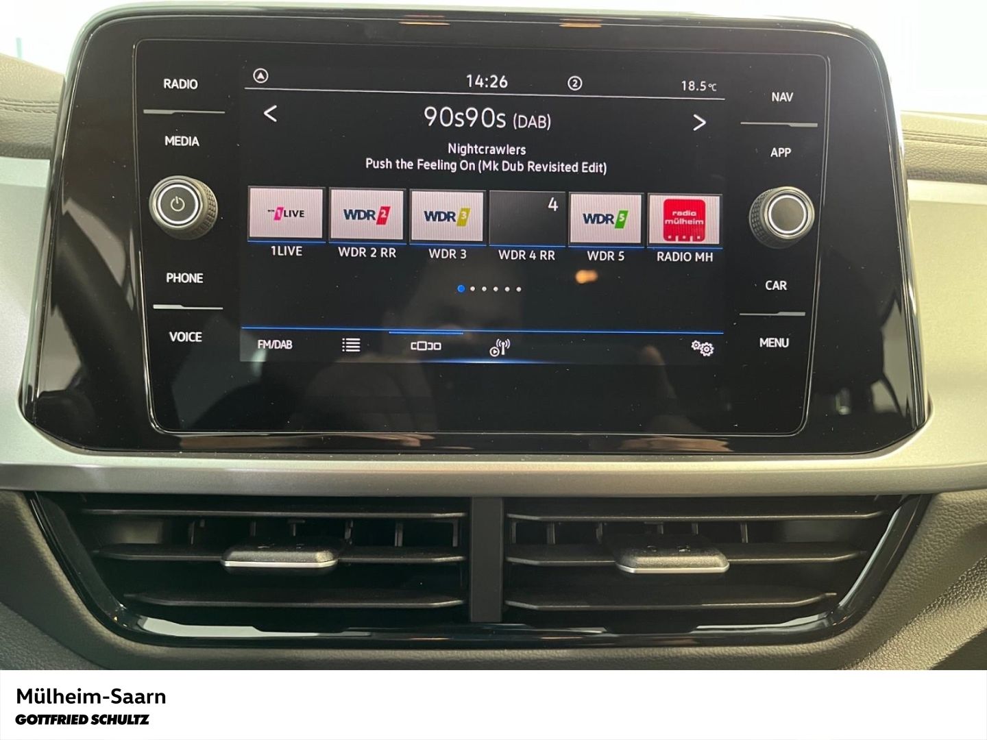 Volkswagen T-Roc 1.5 TSI DSG - Samsaru's Car Outlet