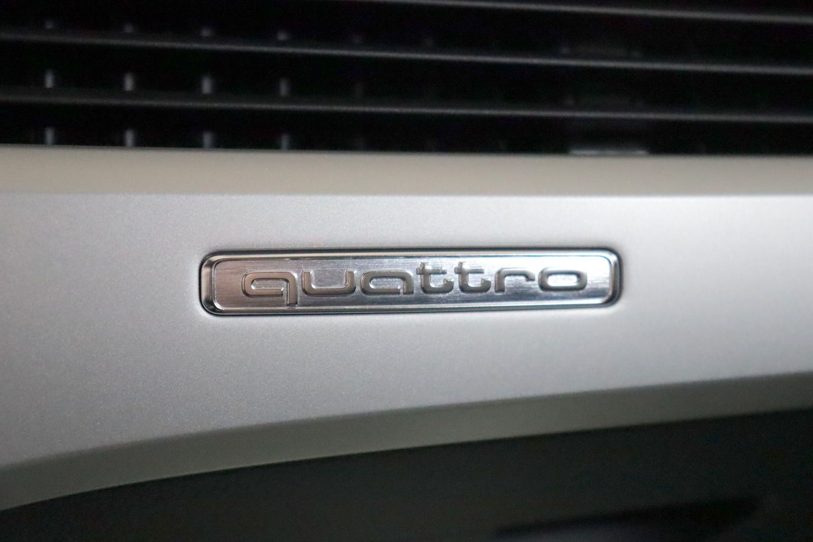 Audi A4 Lim. 40 TFSI Quattro S Line - Samsaru's Car Outlet