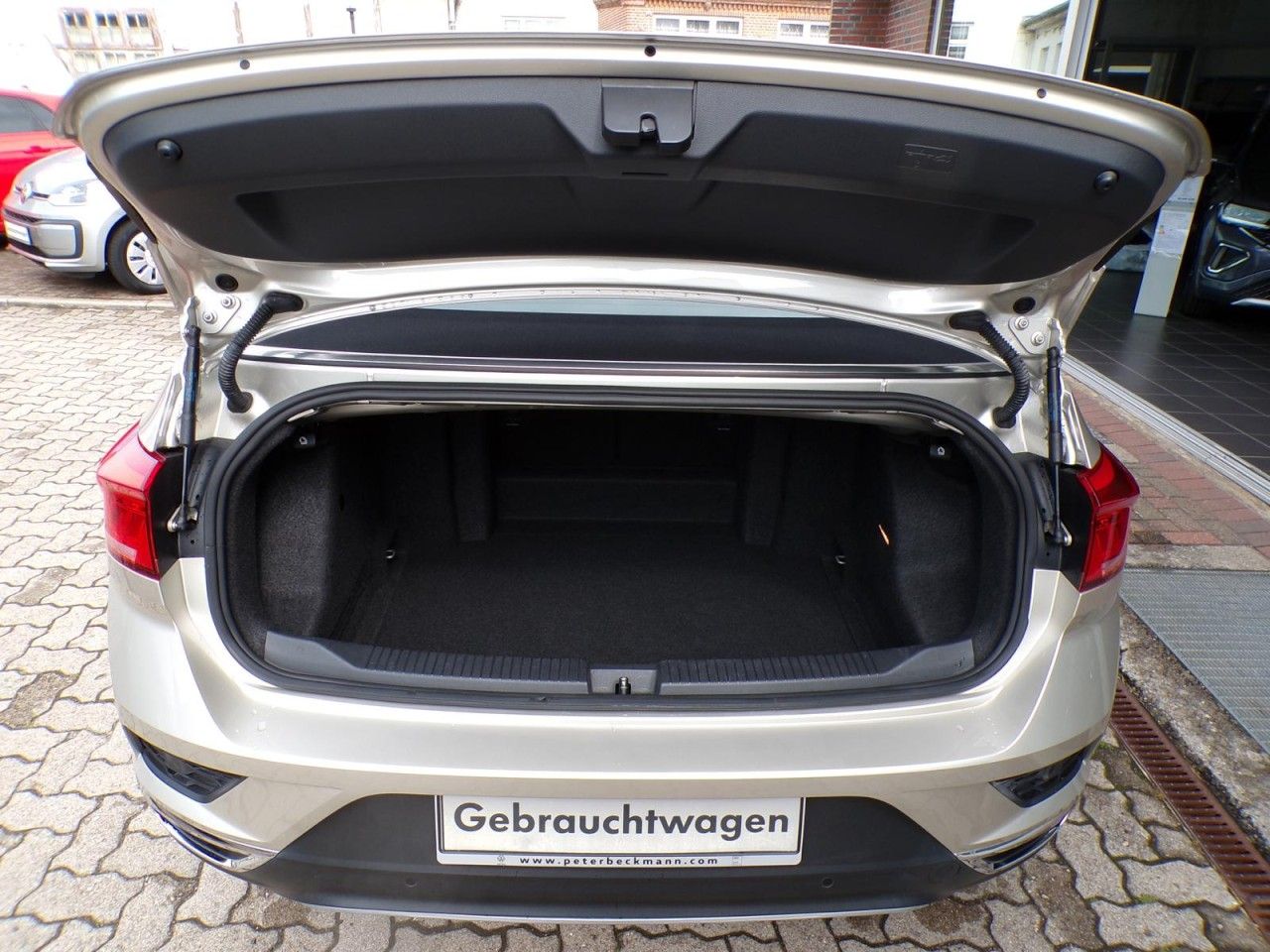 Volkswagen T-ROC CABRIOLET 1.5 TSI - Samsaru's Car Outlet