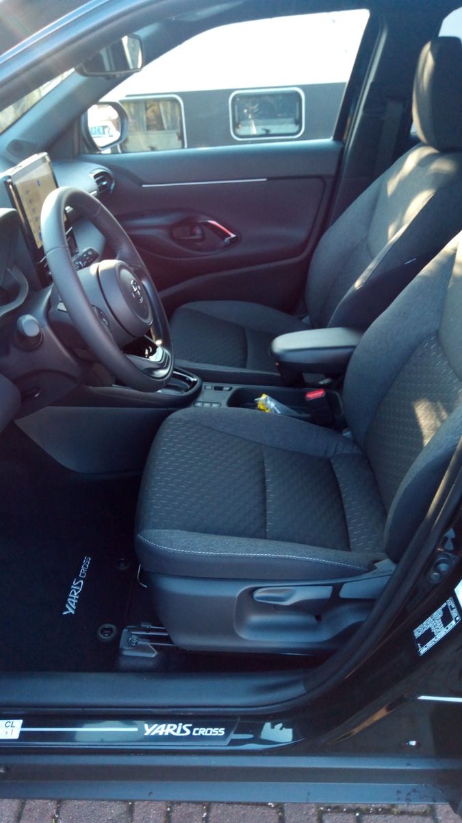 Toyota Yaris Cross 1,5-l-VVT-iE Teamplayer Safety P. V