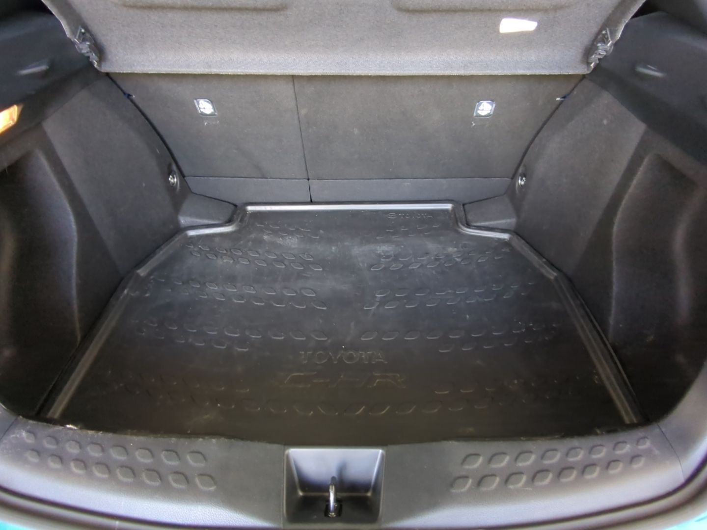 Toyota C-HR Hybrid - Samsaru's Car Outlet