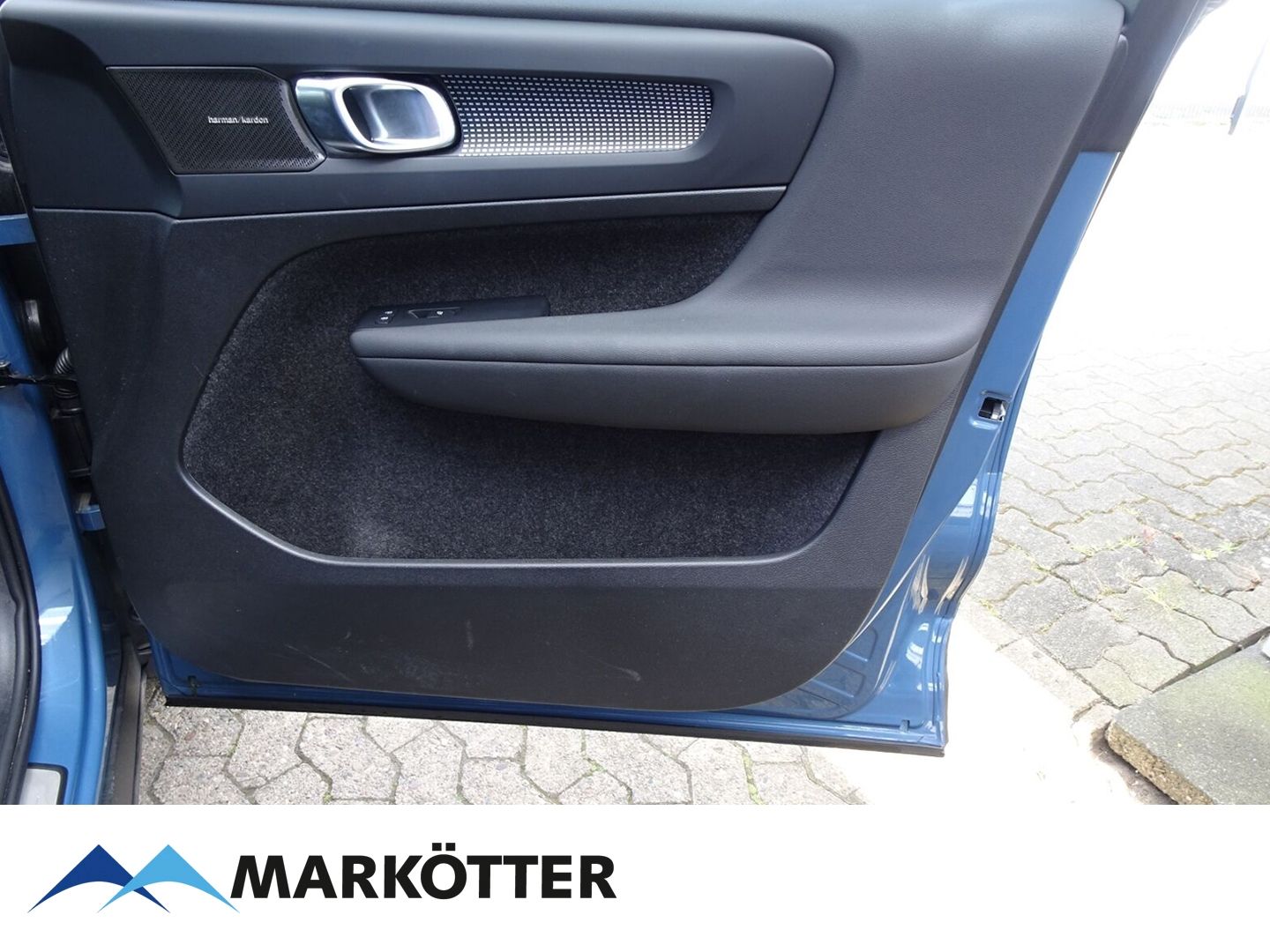 Volvo XC40 B3 Plus Dark - Samsaru's Car Outlet