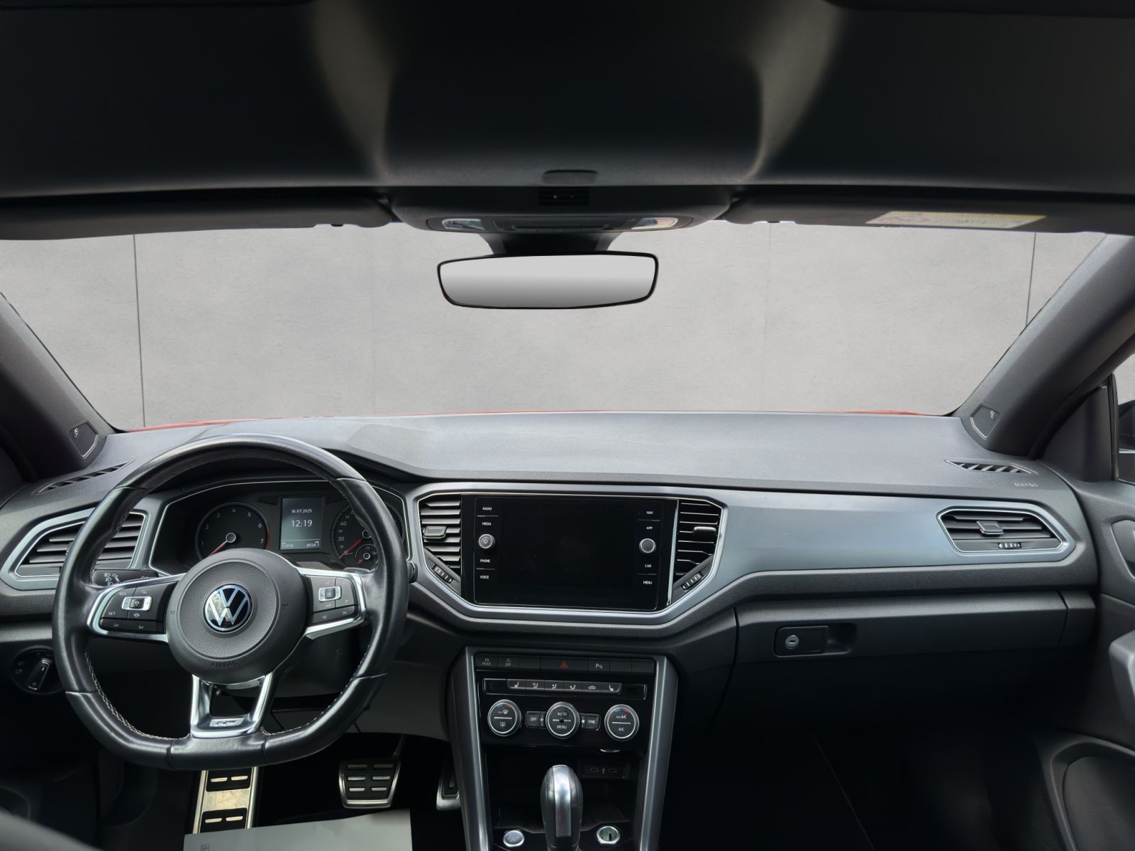 Volkswagen T-Roc 1.5 TSI DSG R-Line - Samsaru's Car Outlet