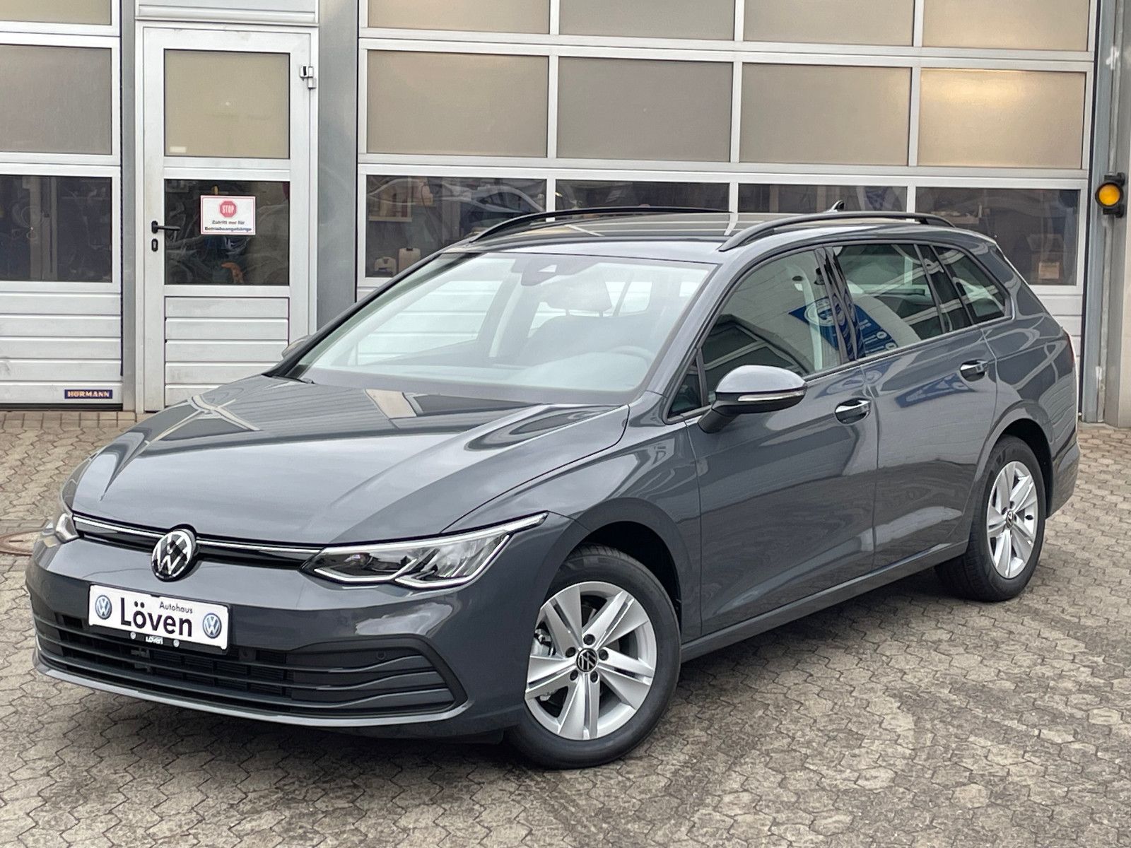 Volkswagen Golf VIII Variant 1.5 TSI Life - Samsaru's Car Outlet