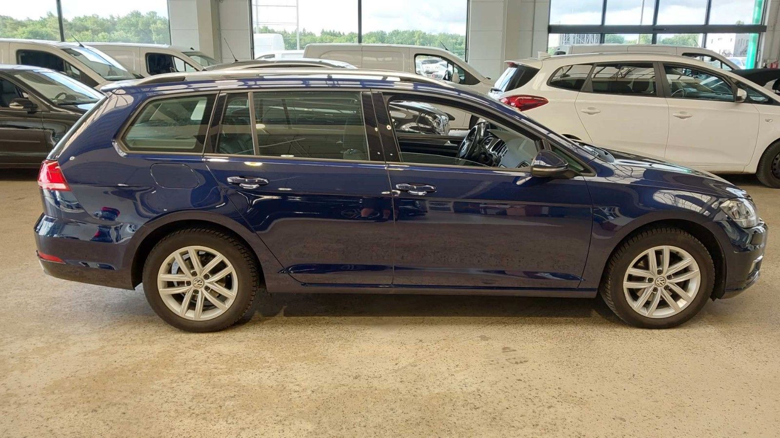 Volkswagen Golf 7 Var. 1.6 TDI COMFORTLINE - Samsaru's Car Outlet