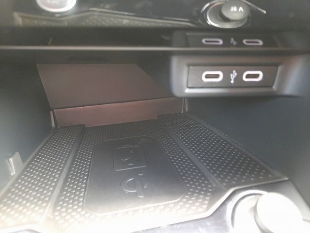 Volkswagen T-Roc 1.5 TSI DSG United - Samsaru's Car Outlet