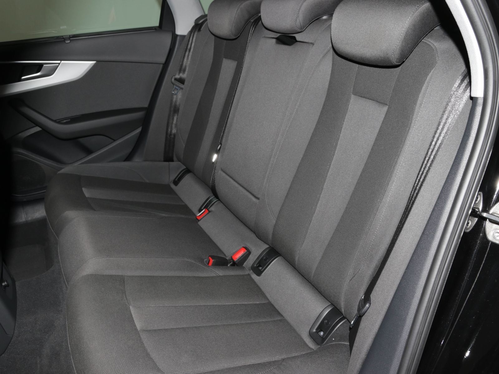 Audi A4 Avant 35 TDI S tronic - Samsaru's Car Outlet