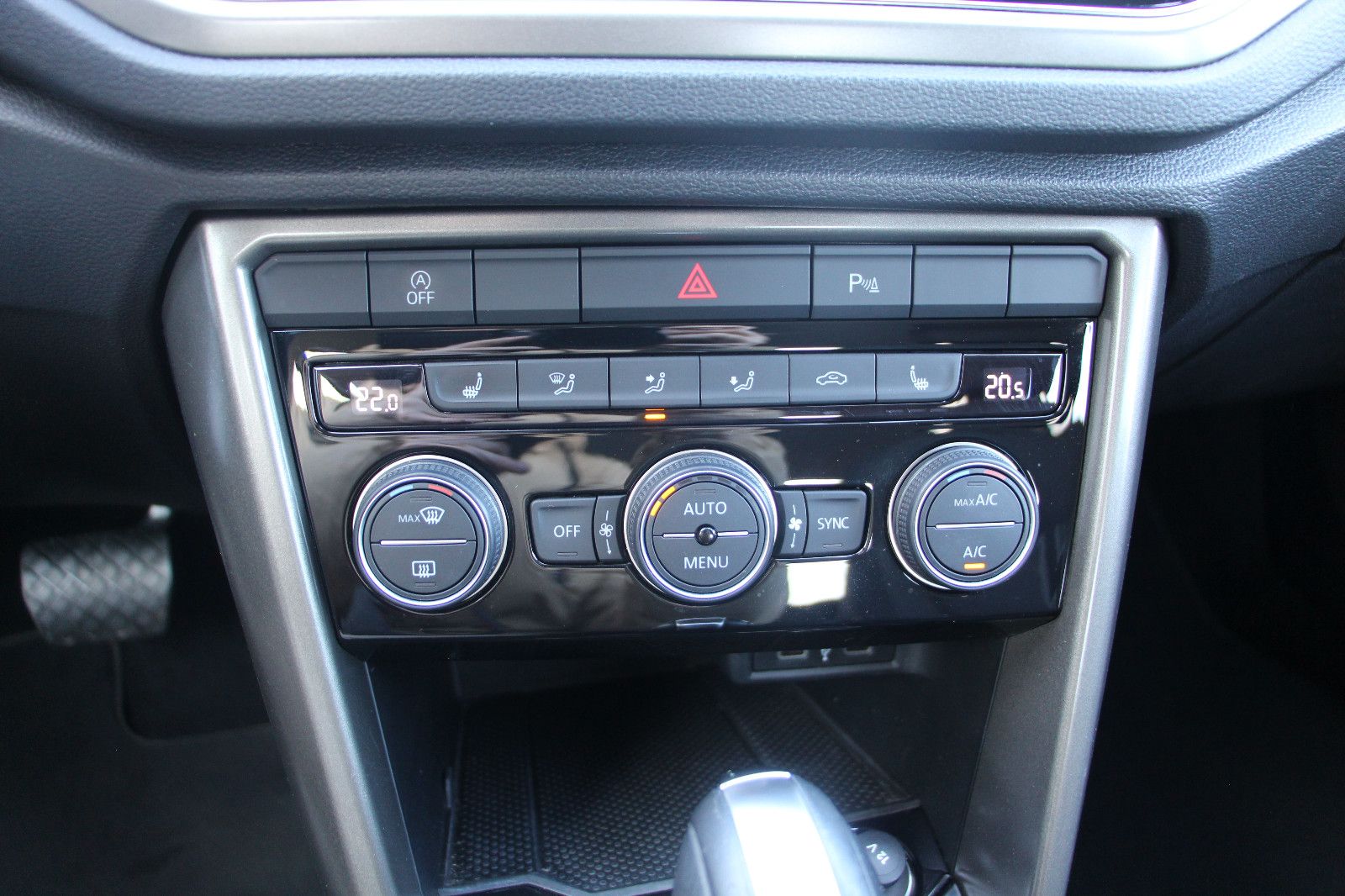 Volkswagen T-Roc Style - Samsaru's Car Outlet