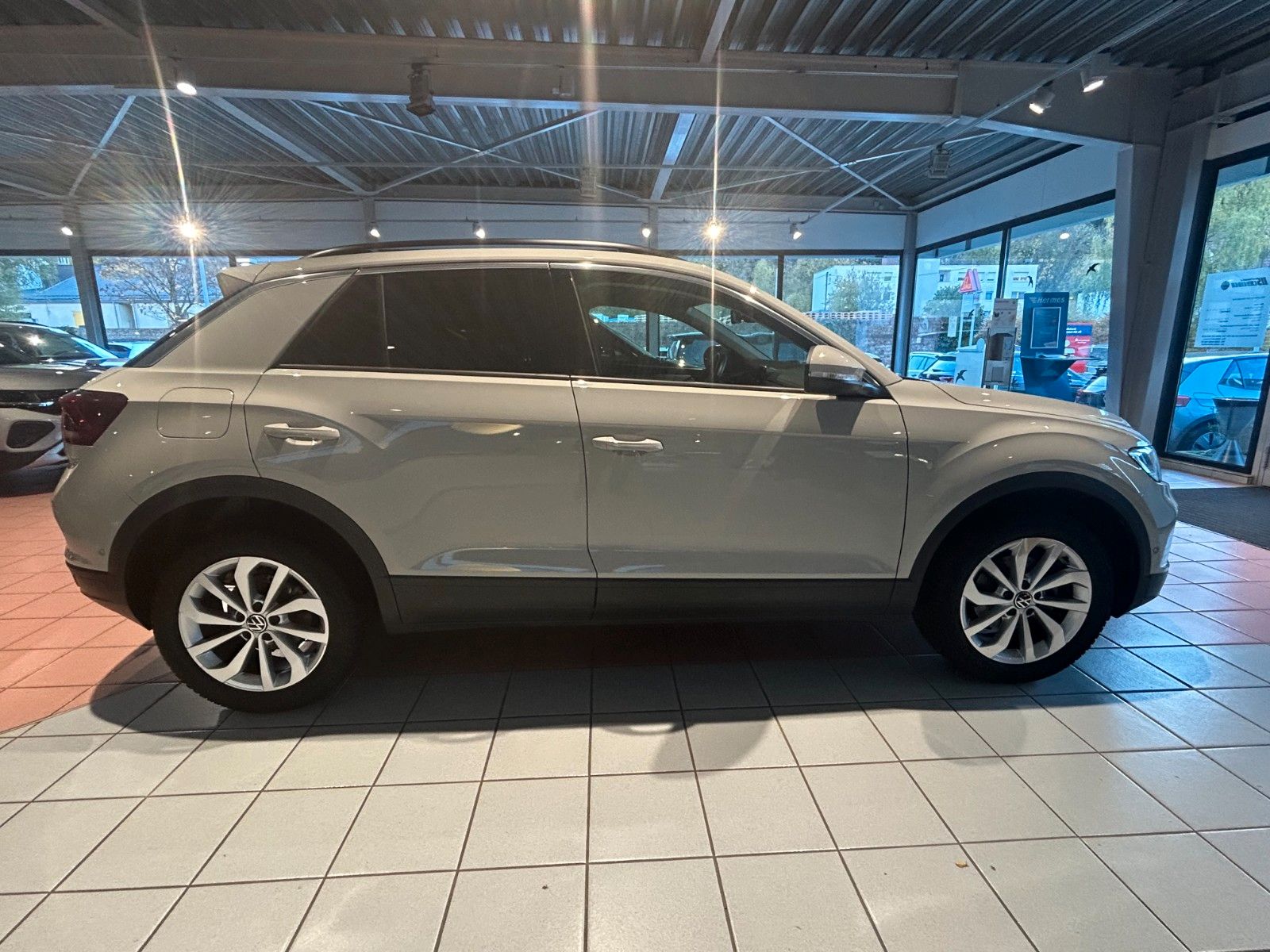 Volkswagen T-ROC Life - Samsaru's Car Outlet