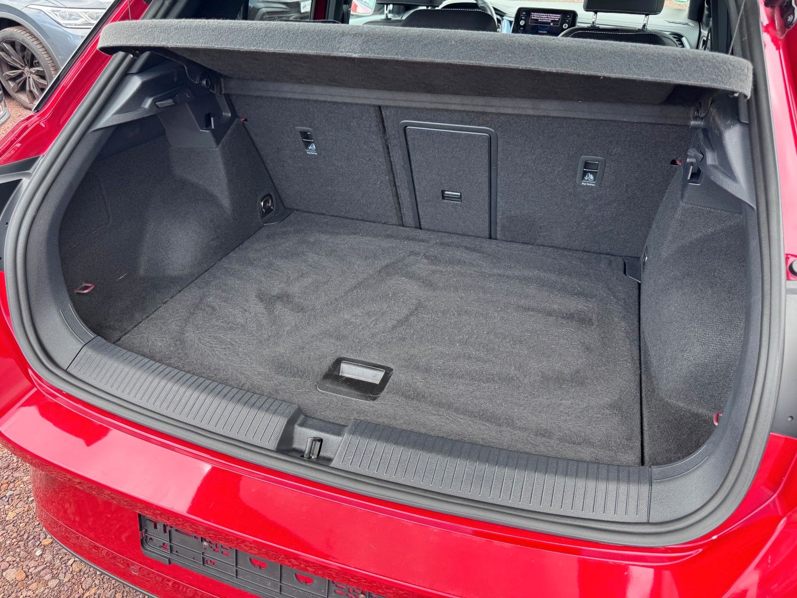 Volkswagen T-Roc R-Line - Samsaru's Car Outlet