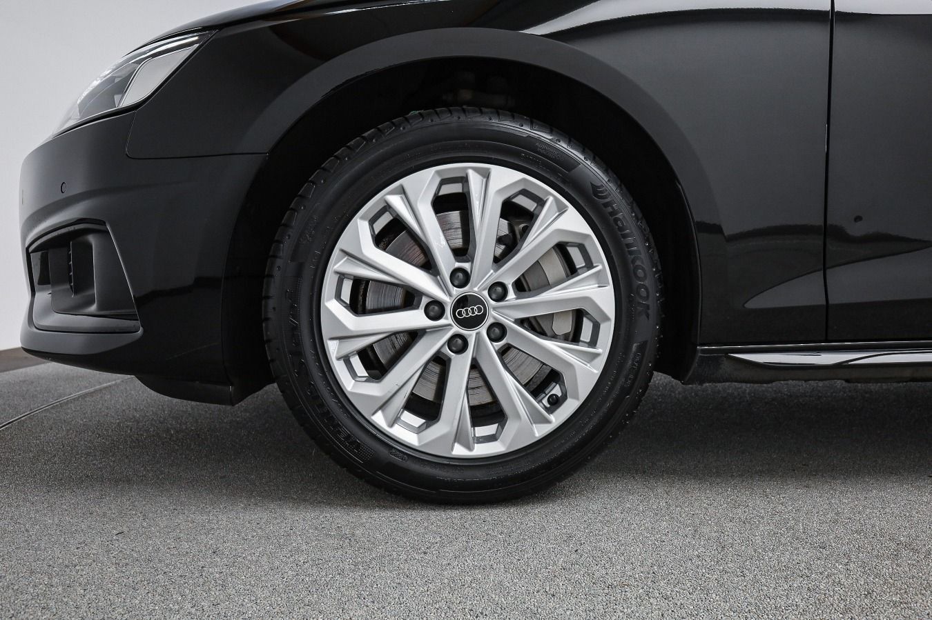 Audi A4 Avant Advanced 45 TFSI qu. - Samsaru's Car Outlet