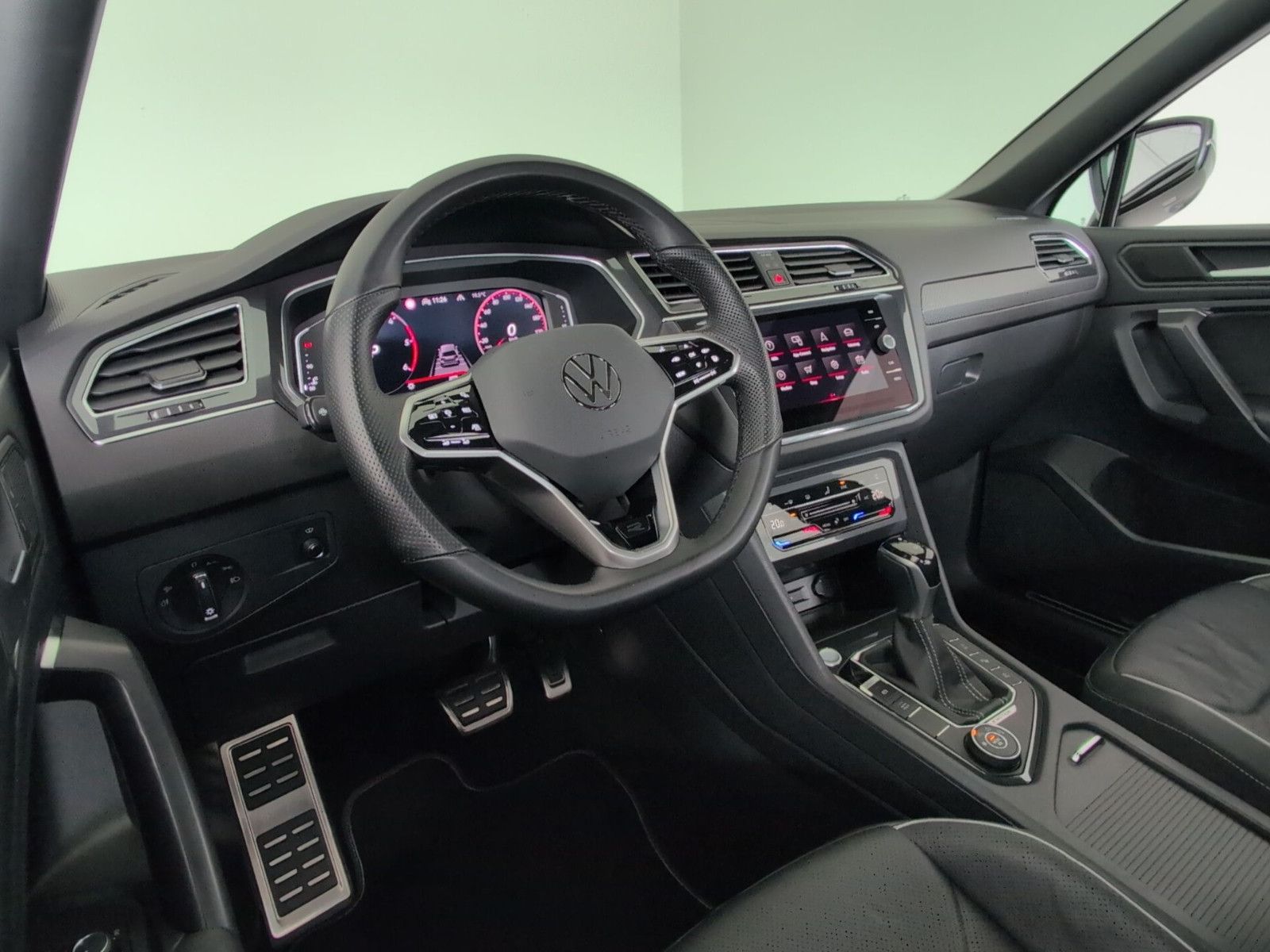 Volkswagen Tiguan Allspace R-LINE AHK-schw LEDER 20" 360°