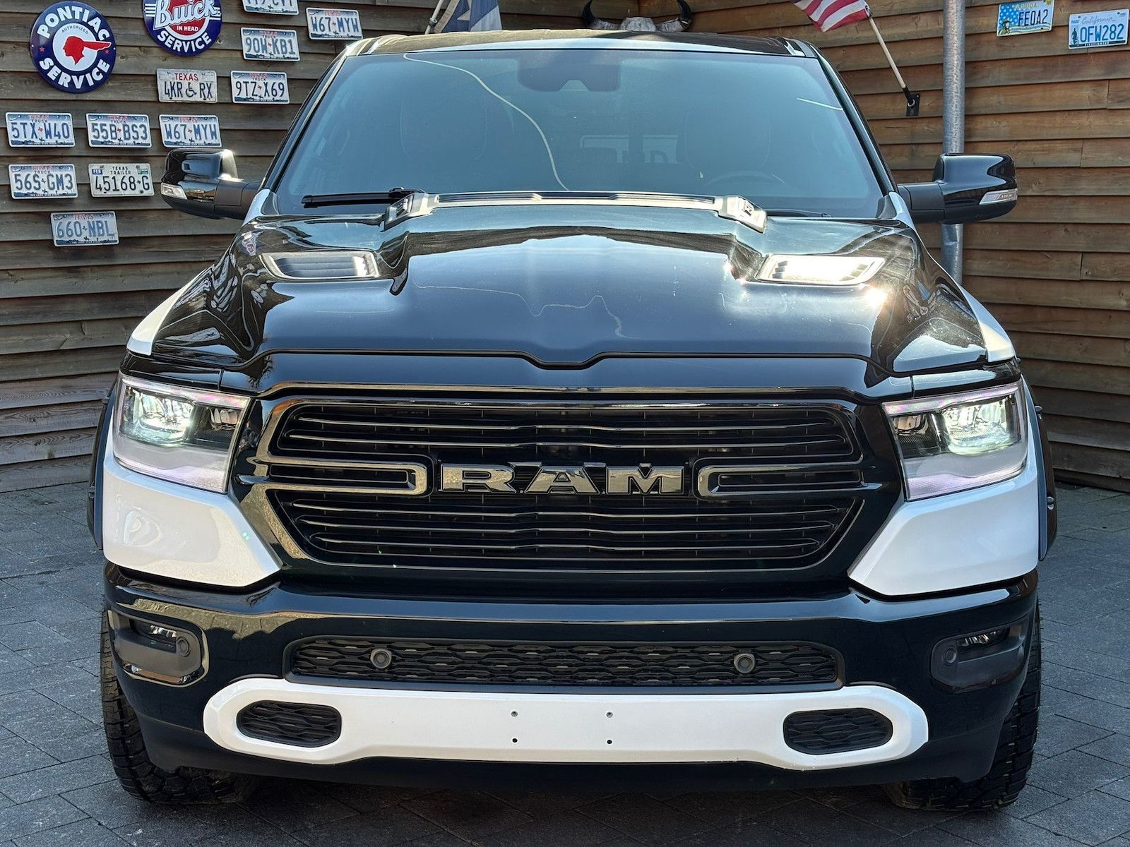 Dodge RAM 1500 Laramie 5.7L 12Zoll Display 4x4 LPG AHK