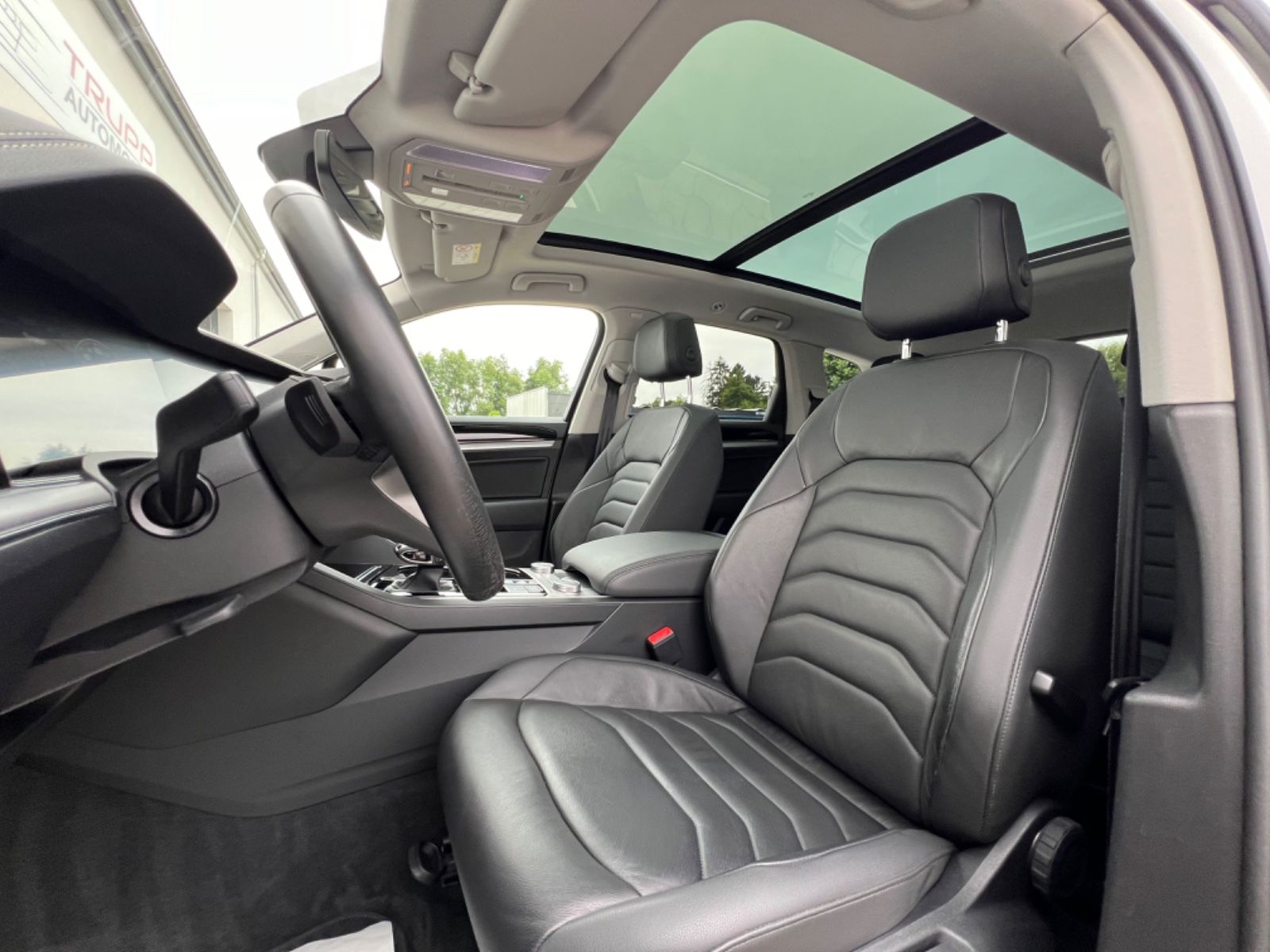 Volkswagen Touareg 4M eHybrid - Samsaru's Car Outlet