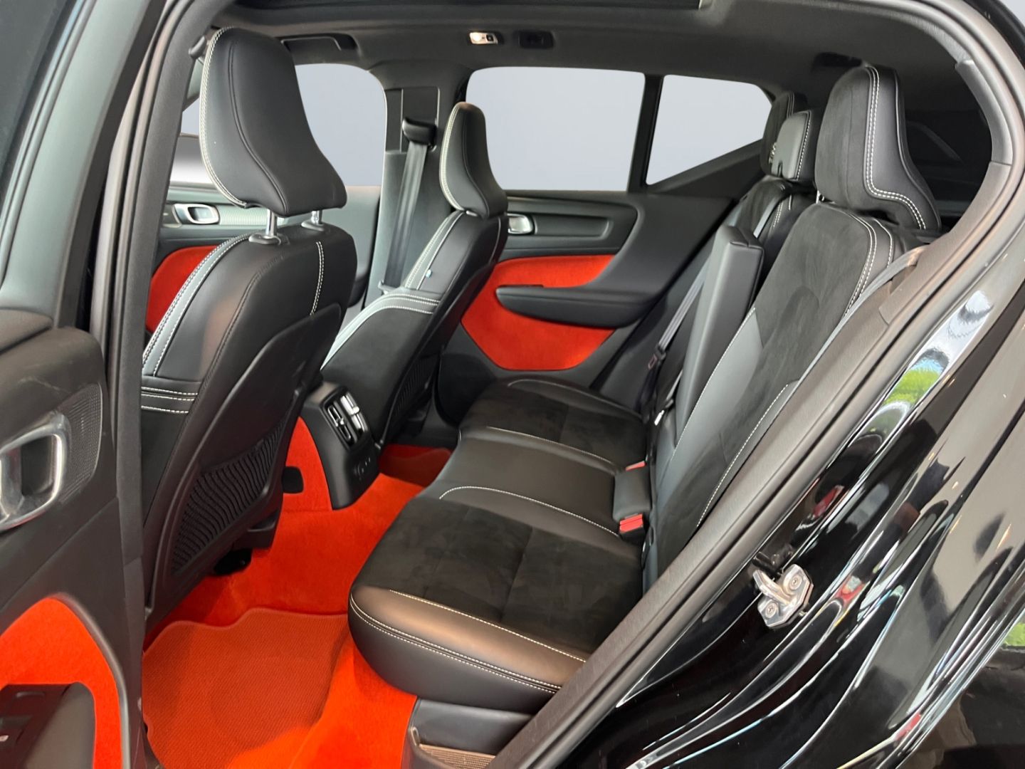 Volvo XC40 T5 Recharge R-Design - Samsaru's Car Outlet