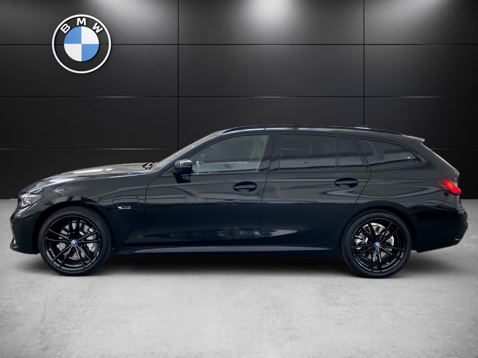 BMW 330e xDrive M Sport - Samsaru's Car Outlet