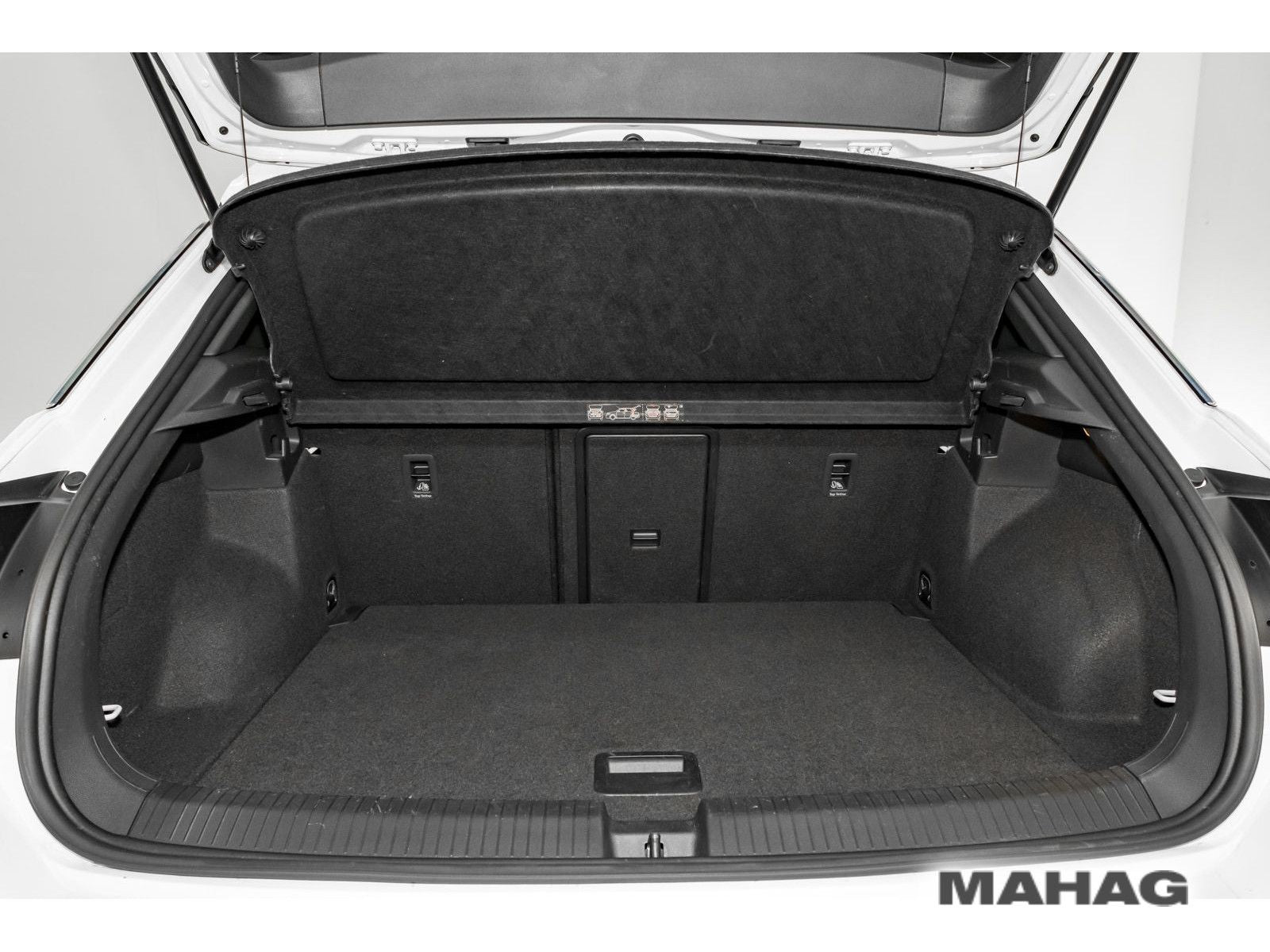 Volkswagen T-ROC 2.0 TDI SPORT - Samsaru's Car Outlet