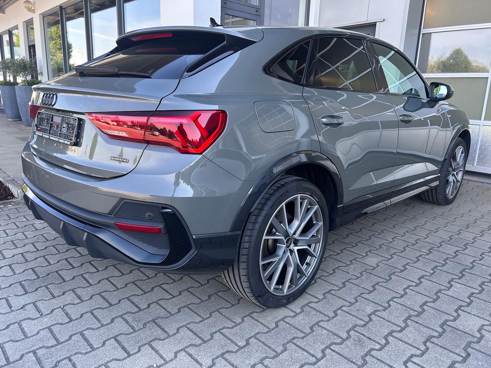 Audi Q3 40 TDI quattro S line 2.0TDI Sportb. AHK DCC
