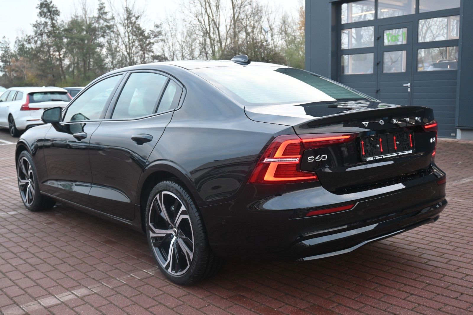 Volvo S60 B4 B DSG Plus Dark*STHZG*360°*PANO*ACC*AHK