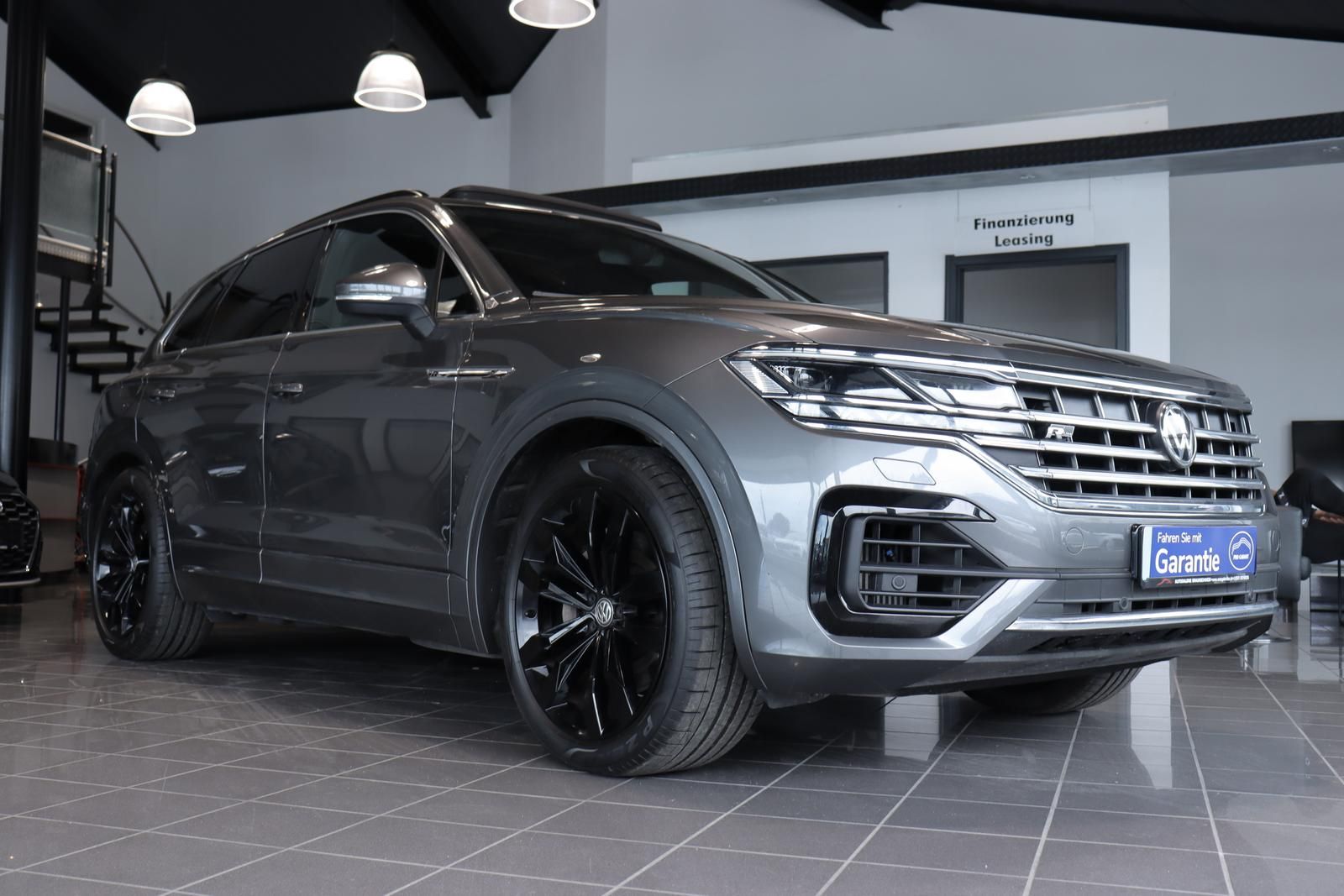Volkswagen Touareg 3.0 V6 TSI Elegance 4Mot. R-LINE - Samsaru's Car Outlet
