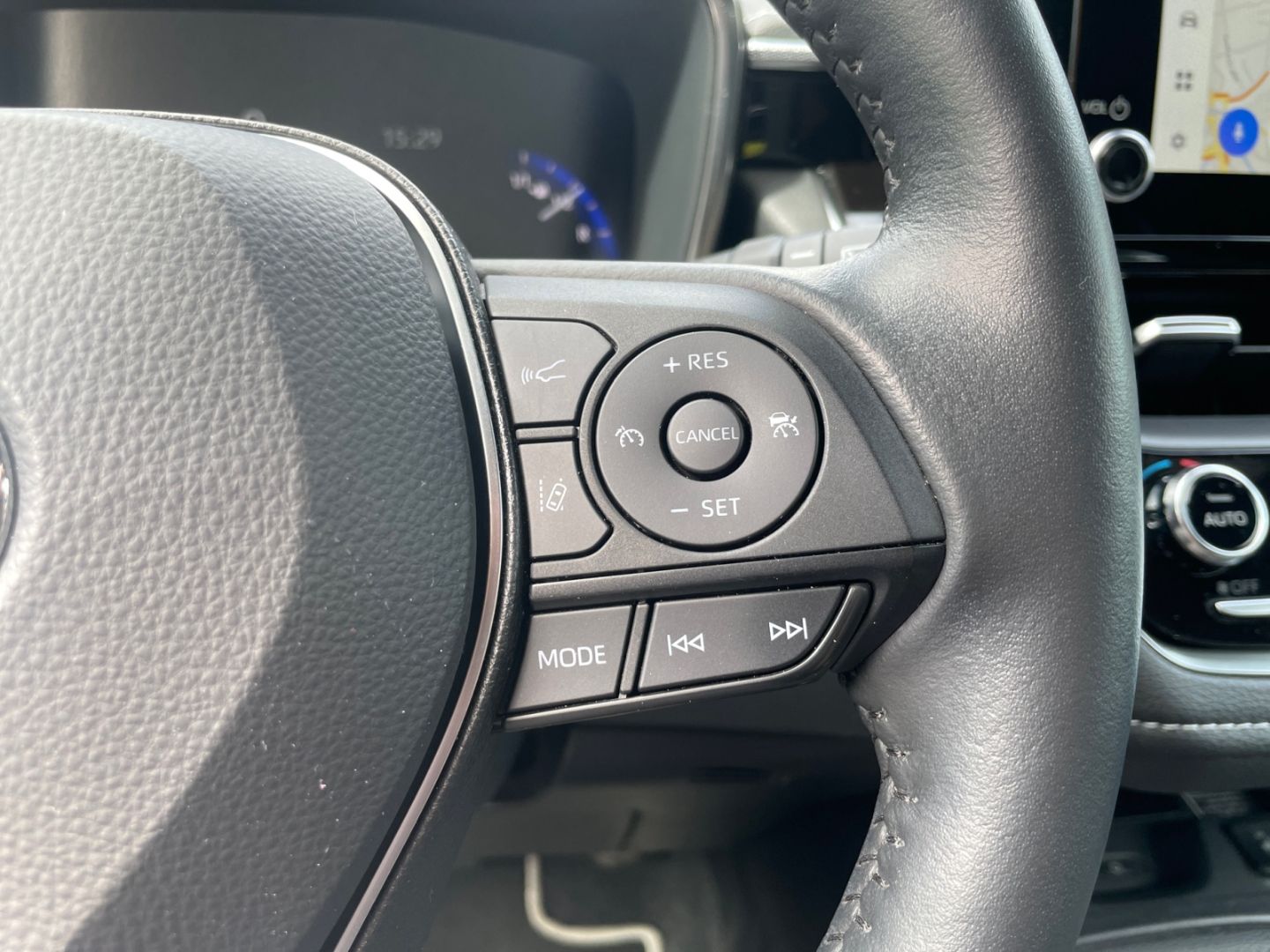 Toyota Corolla 2.0 Hybrid TS Lounge - Samsaru's Car Outlet