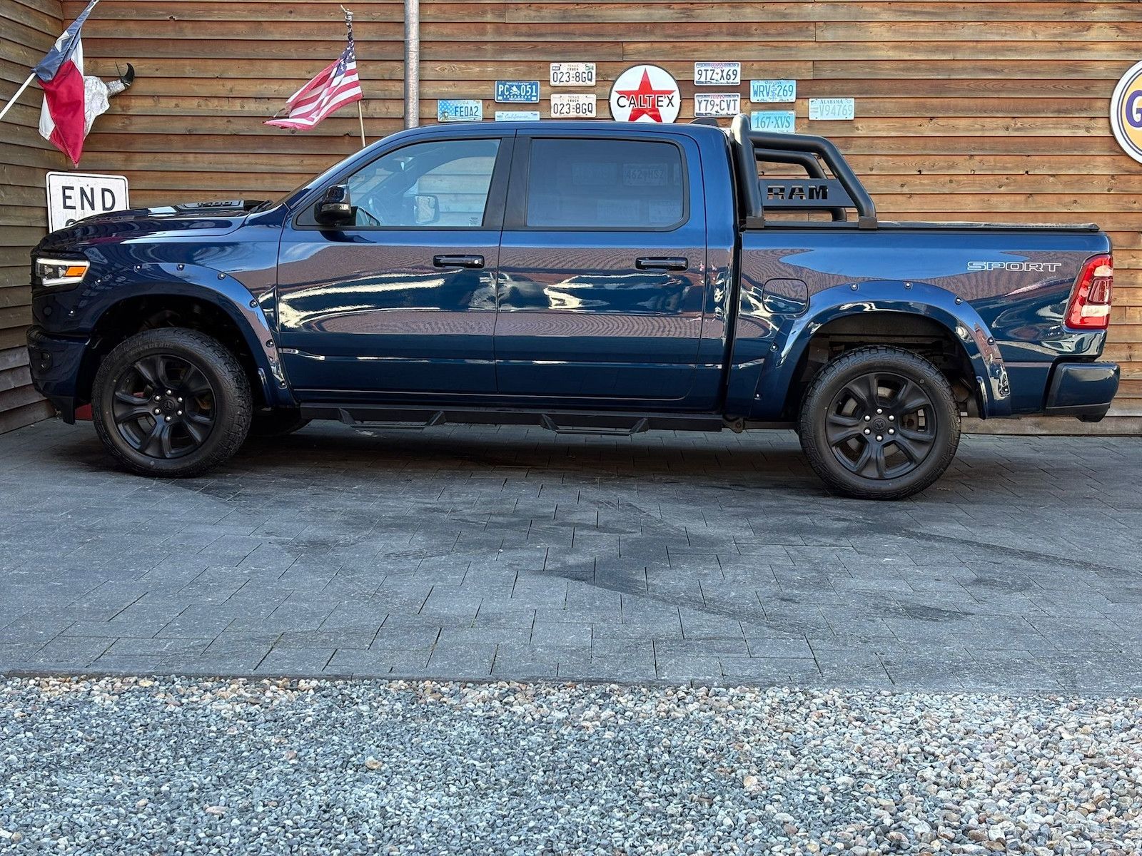 Dodge RAM 1500 Laramie 5,7L 4x4 AHK 12´´LED H&K LPG