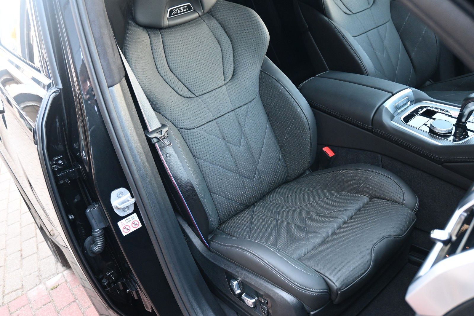 BMW XM*B&W*MASS*LUFT*23"AHK*ACC*NAV*MIETKAUF