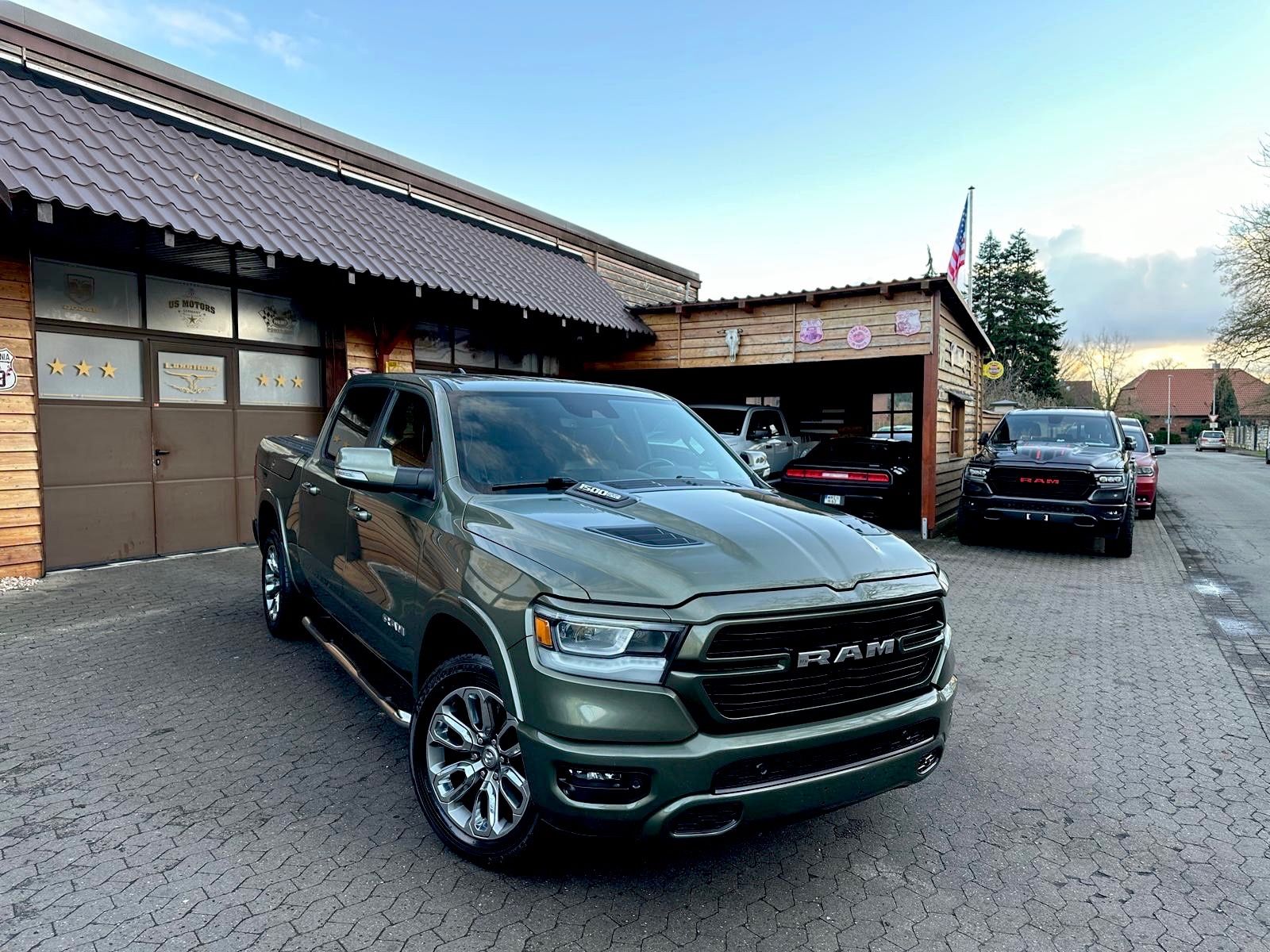 Dodge LARAMIE*5.7*LPG*AHK*NAVI*PDC*RAMBOX*GARANTIE*