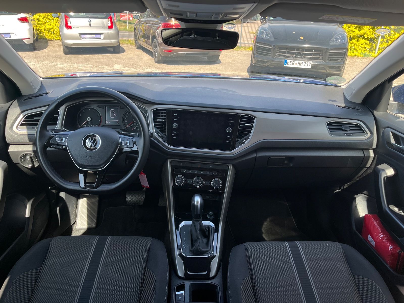 Volkswagen T-Roc 1.5 TSI DSG Style - Samsaru's Car Outlet