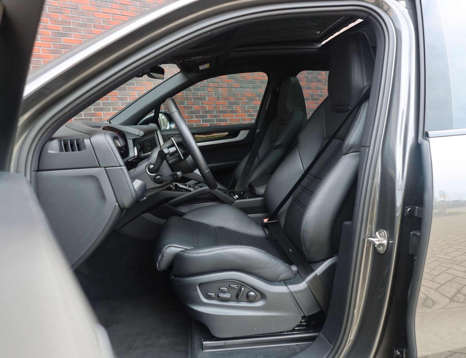 Porsche Cayenne E-Hybrid | Pas.Display - Pano - AHK