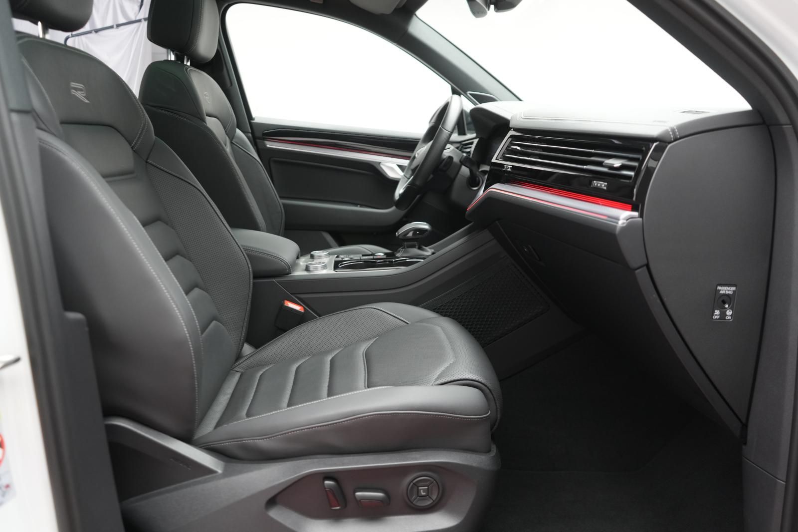Volkswagen Touareg 3.0 V6 TDI 4Motion R line - Samsaru's Car Outlet