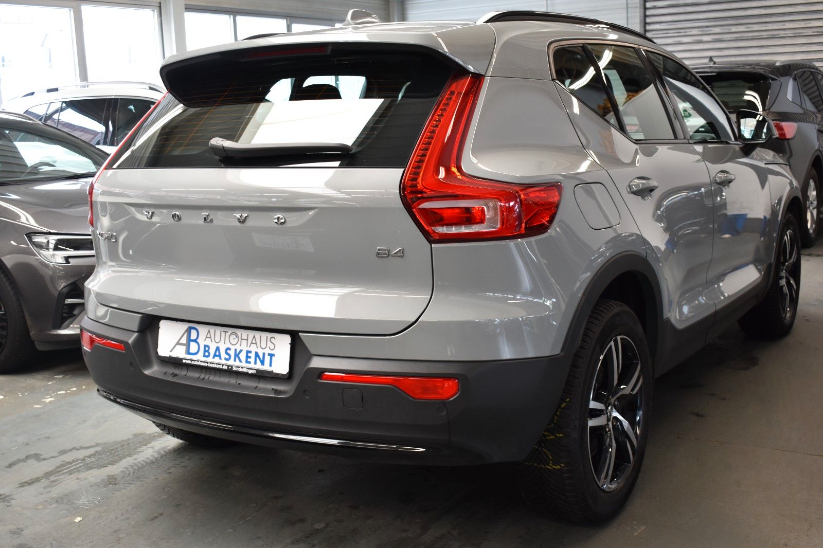 Volvo XC40 Plus Dark *AHK*HARMAN&KARDON*LED*SHZ*LEDER*