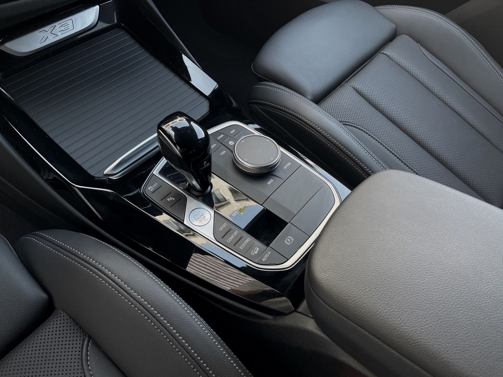 BMW X3 xDrive20i M SPORTPAKET - Samsaru's Car Outlet