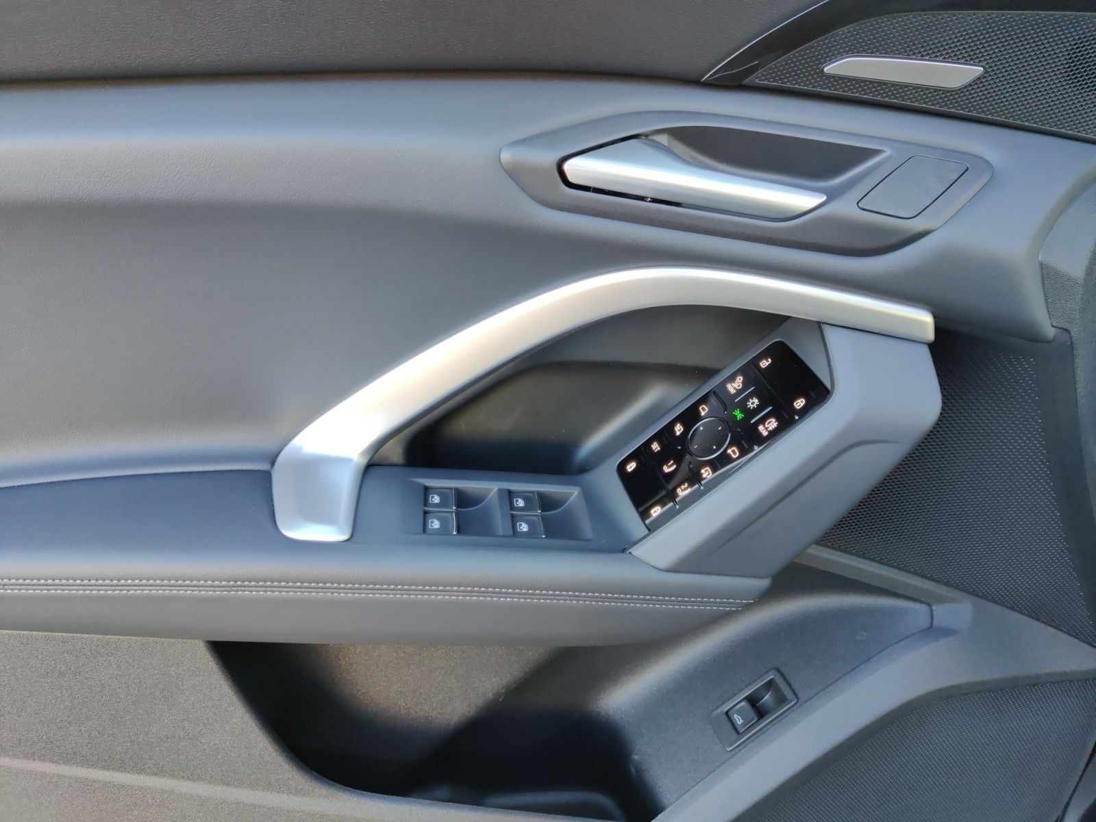 Audi Q5 TDI quattro S tronic - Samsaru's Car Outlet
