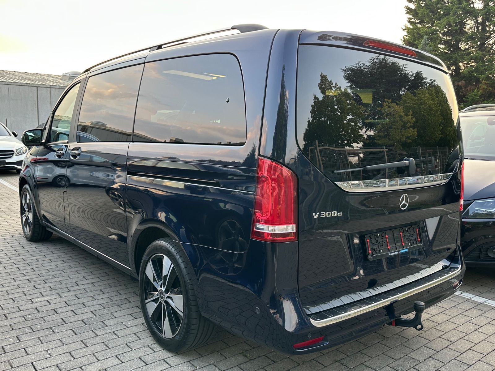 Mercedes-Benz V 300d EDITION Lang - Samsaru's Car Outlet